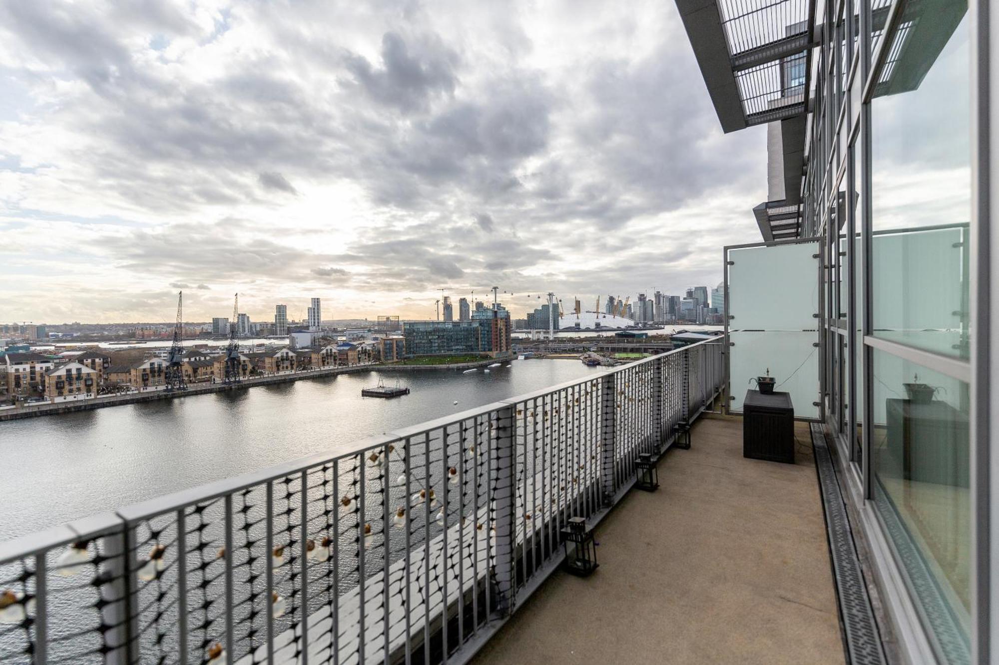 Excel Dock Apartments London Exterior photo